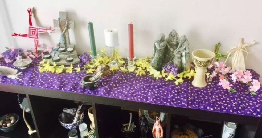 montar un altar wicca